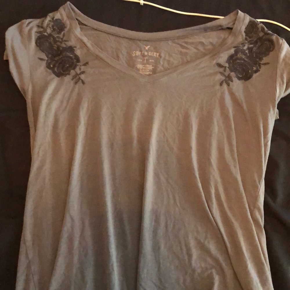 grey tee